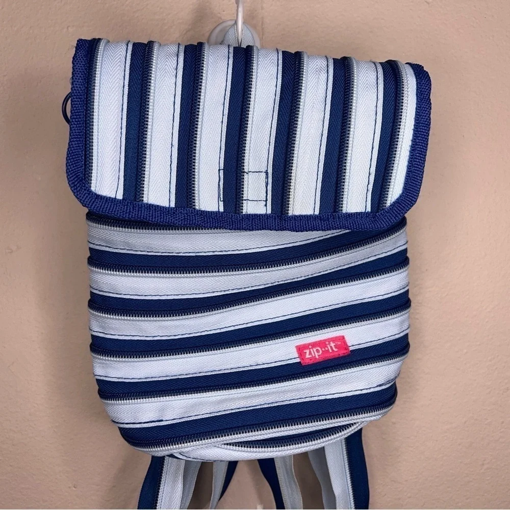 ZIP IT BRAND BACKPACK BLUE STRIPE PASTEL LIGHTWEIGHT TRAVEL